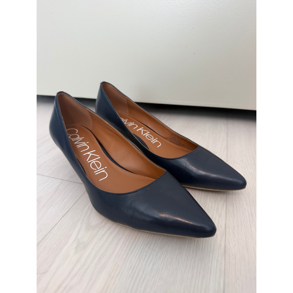 Calvin Klein Gabrianna Pumps Womens 10 Navy Blue Leather Kitten Heel Pointed Toe